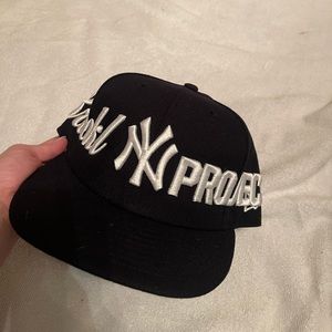 Brooklyn Projects × New Era × Streetwear
Brooklyn Black projects NY fitted